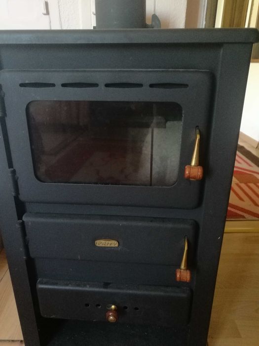 Продавам. Камина, ползвана много  малко!