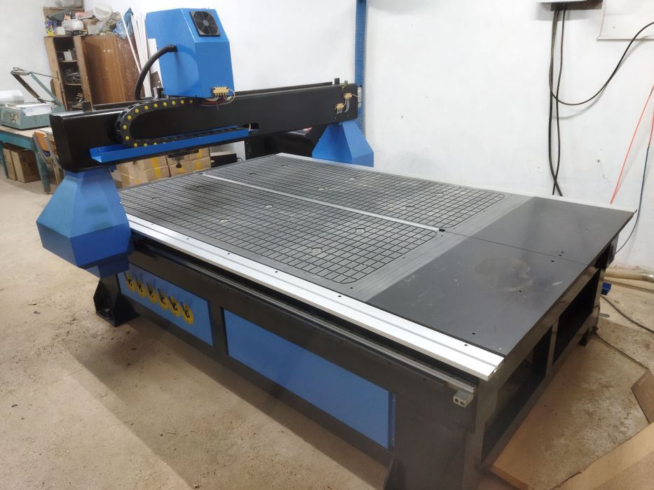Фрезерный станок с ЧПУ 1500х2500 мм