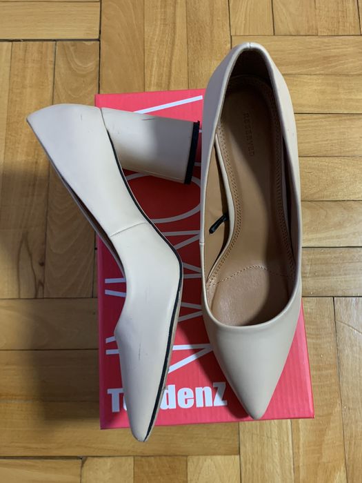 Много запазени обувки на висок ток Reserved