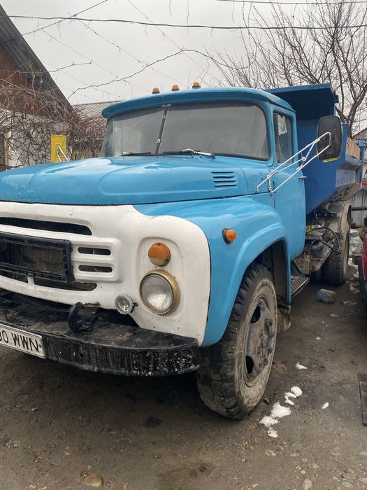 Зил 130 на ходу.