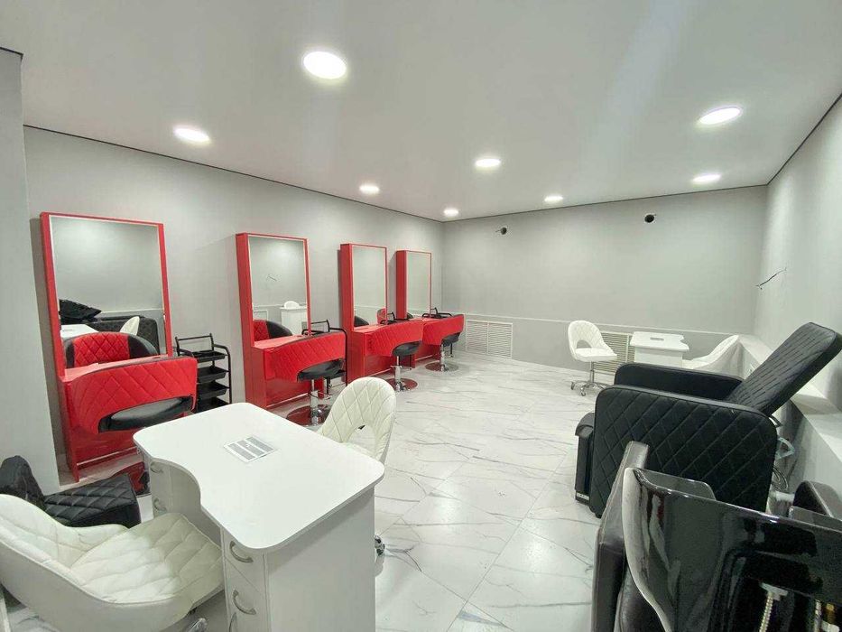 Сдаётся Салон Красоты общей площадью 53 м²