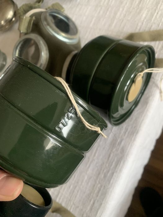 Măști de gaze militare vintage + filtre sigilate – stare excelentă