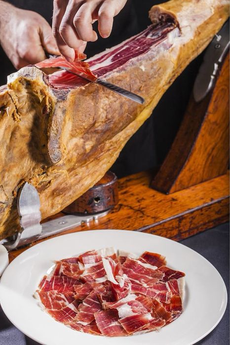 Brânzărie Bar – platouri gourmet & Jamon Serrano DOP pentru evenimente