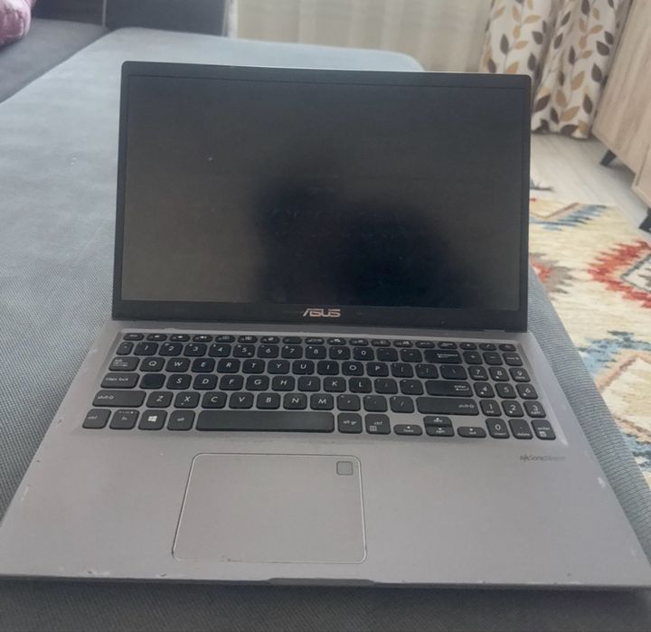 Vând laptop Asus (X55EA)