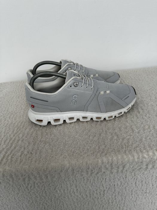 Adidasi On running cloud 6