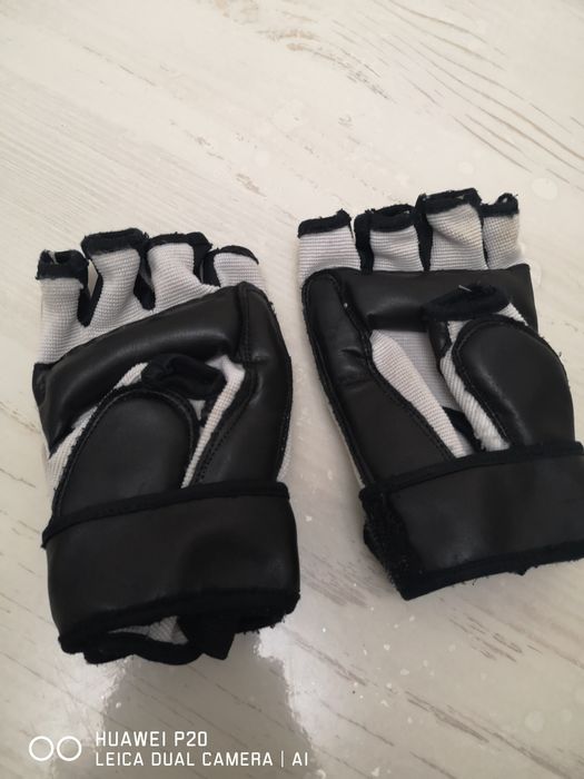 Перчатки для единоборства