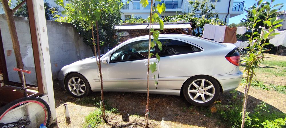 Продава се цял за части Mercedes 220 CDI W203
