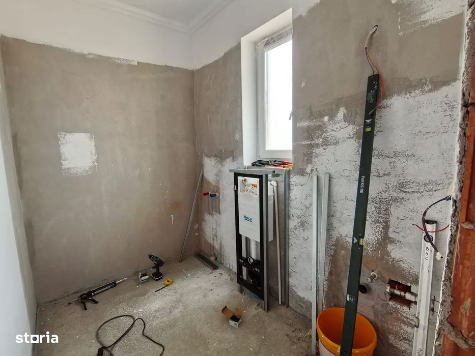 Casă nouă cu 3 camere,2 bai și curte privată imprejmuita si amenajata.