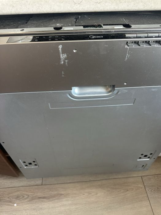 Продам посудомоечную машину Midea
