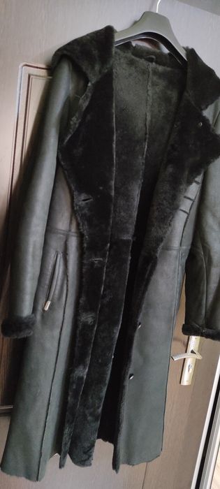 Cojoc, palton, pardesiu de iarnă cu glugă, lung, din blană naturală