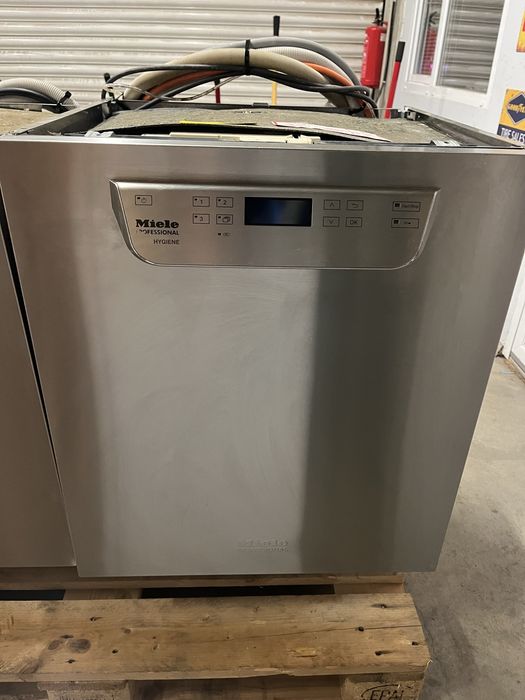 Професионална съдомиялна машина Miele PG 8059