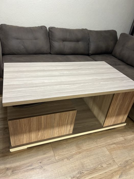 Холна маса с шкафове – модерна, много запазена