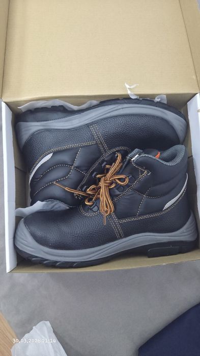 Продаи спец ботинки