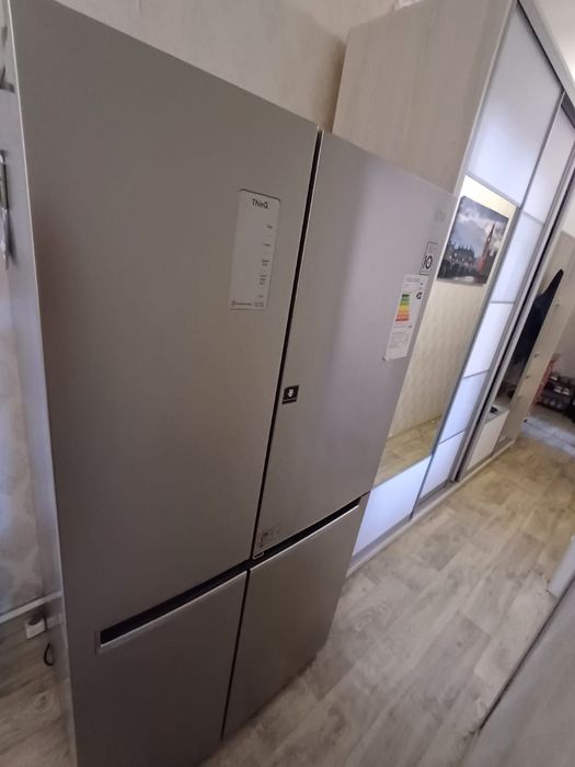 Продам двухдверний холодильник