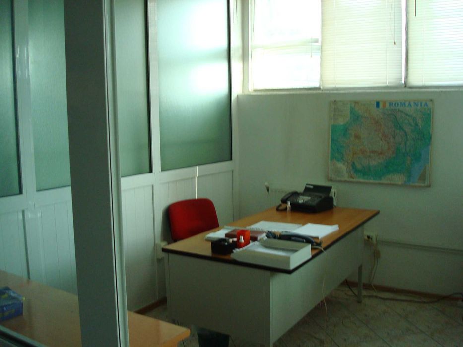 Hala construita pe 3 niveluri cu cca 4000 mp utili si teren, la DN 15 or. Buhusi, jud. Bacau, Romania