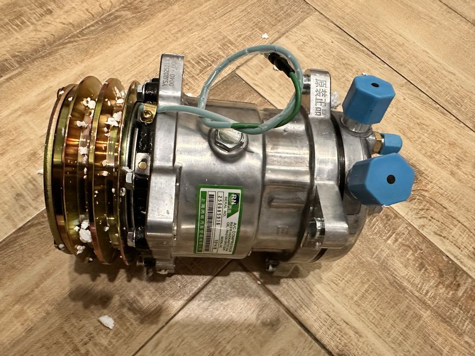 Компрессор кондиционера XCMG ZL50G и т.д. (оригинал / аналог)