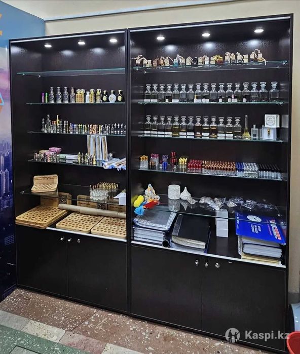 Витрина дерево шкаф полка