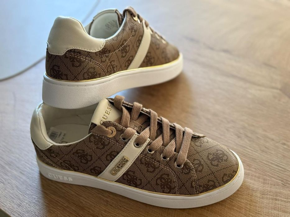 Дамски спортни обувки Guess