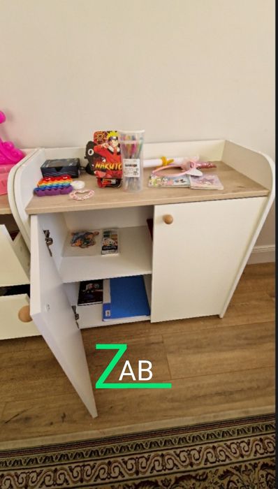 Комод для одежды и игрушек с двумя распашными дверками.