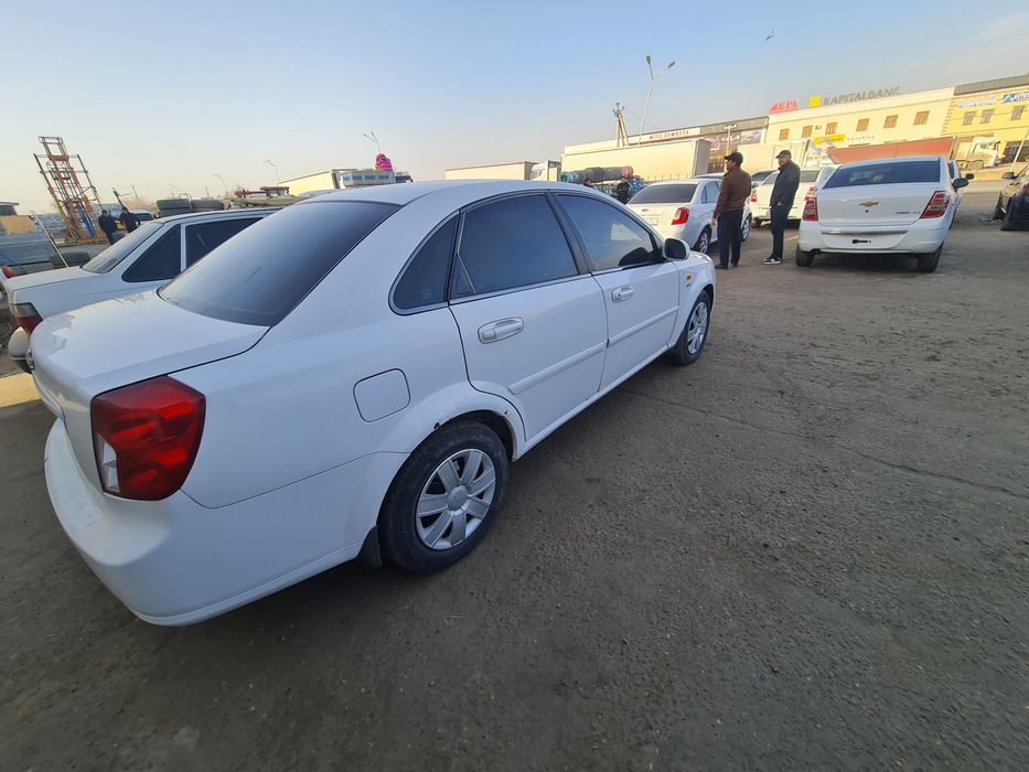 Lasetti 2009-yil kraska bor  udar bomagan butun mashin