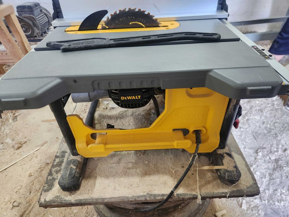 Stanok Pila Dewalt