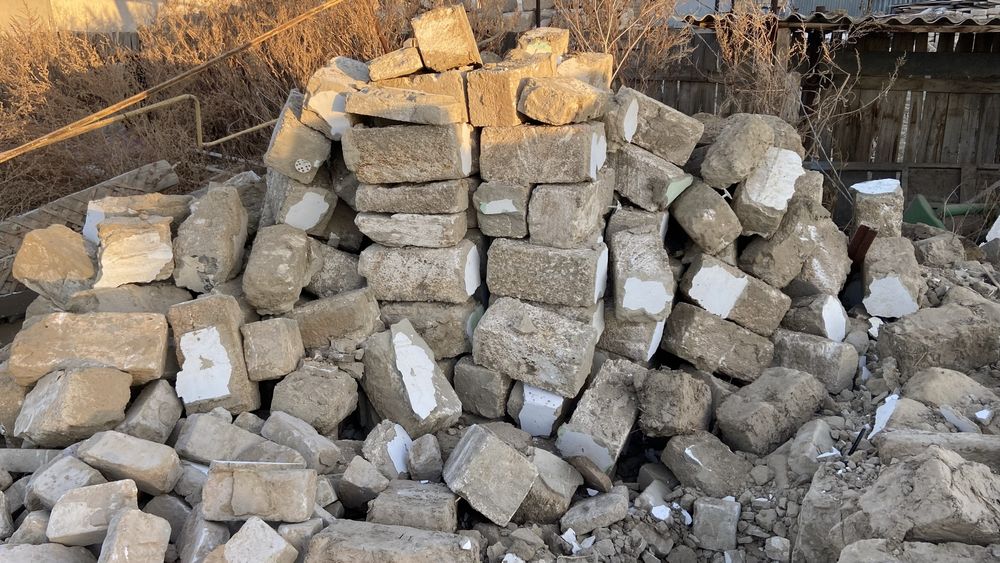 Ақ тас б/у үйден түскен