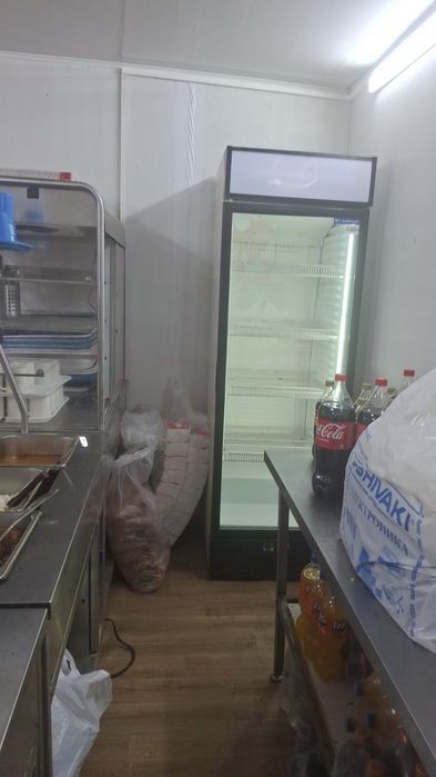 Продам холодильник витринный бу в рабочем состоянии