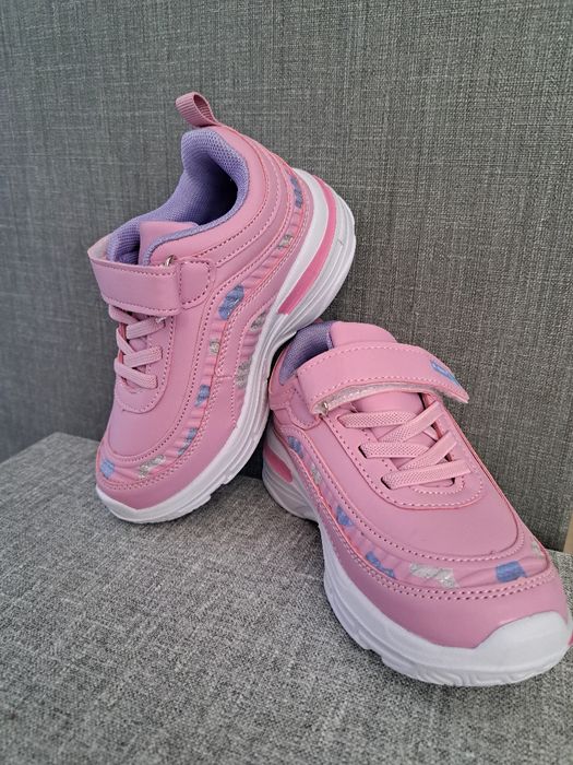 Нови маратонки за момиче