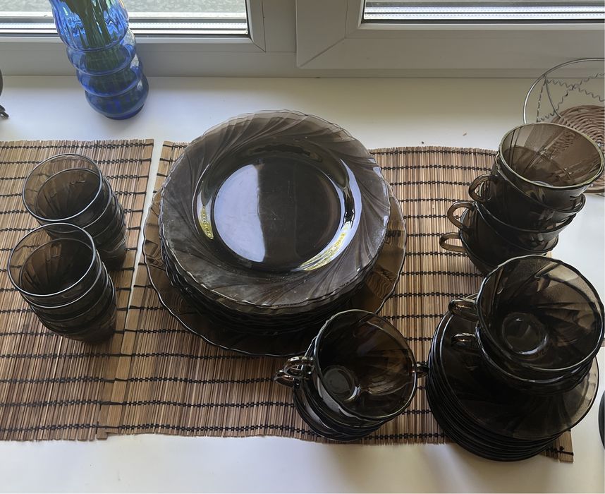 Продам посуду из темного стекла