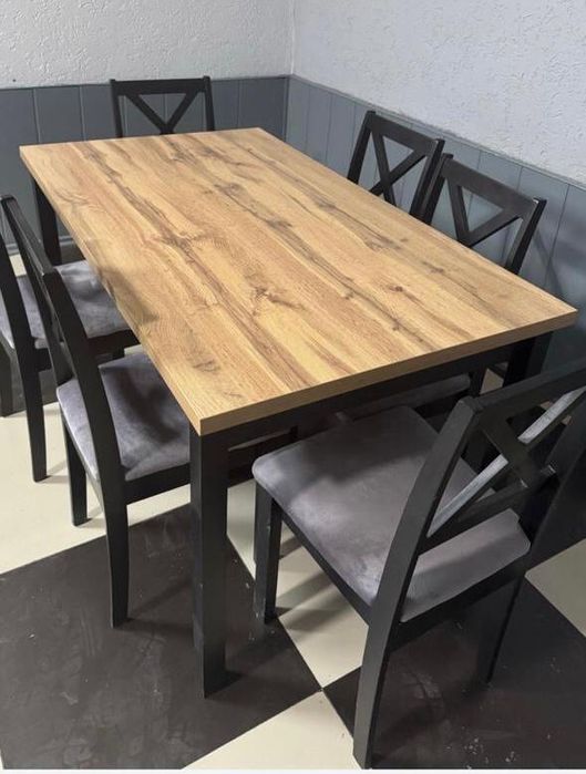 Стол со стульями