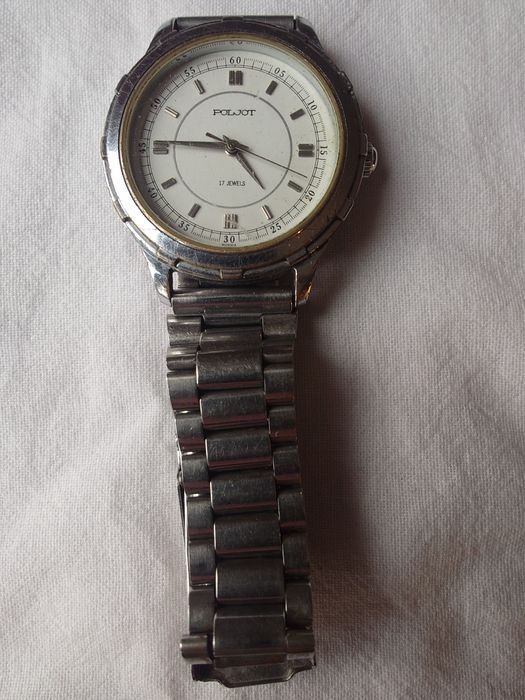 Полет - руски механичен часовник, с ръчно навиване.