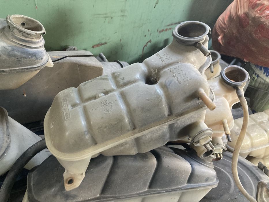 Бачок расширительный Мерседес W124 / Mercedes W124