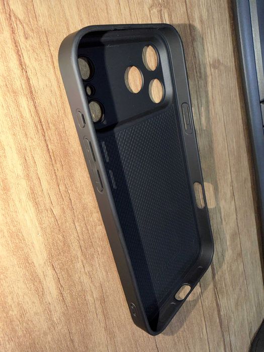 Продаю стильный чехол из эко‑кожи для iPhone 17 Pro Max