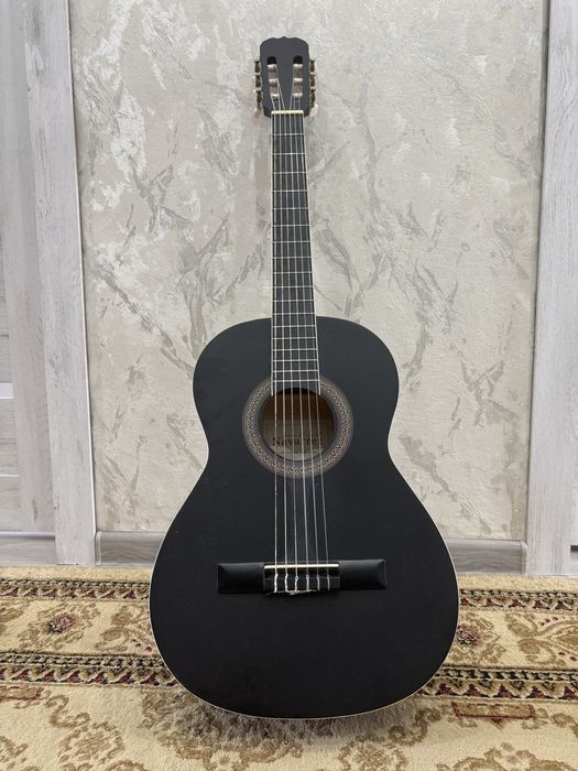 Продам гитару 35 000