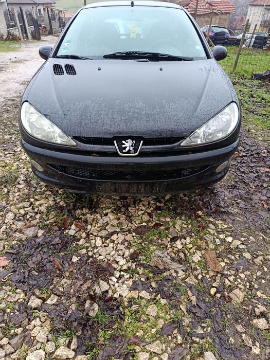 Продава се на Части Peugeot 206 1.4i