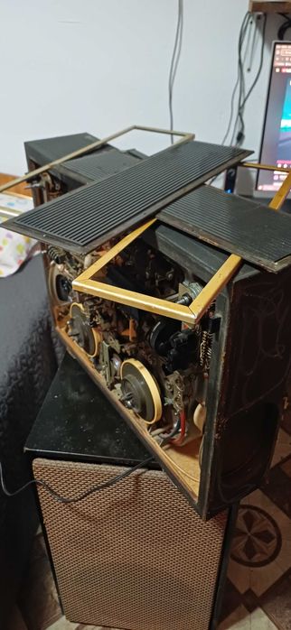 Grunding TK-341 magnetofon pe lampi stare excelenta la fel si sunetu