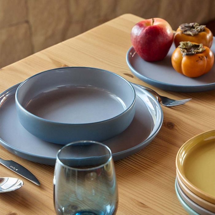 Цветен сервиз за хранене