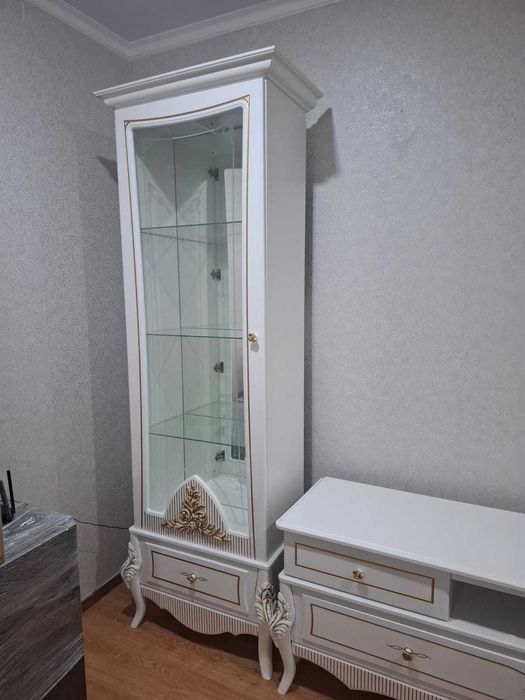 мебель для гостиной: тумба и два пенала