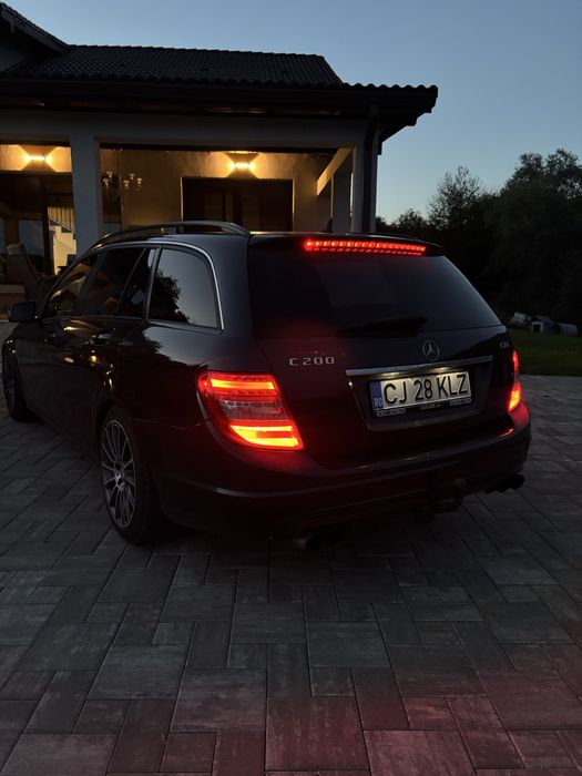 Vand Mercedes C-class . Nu accept schimburi