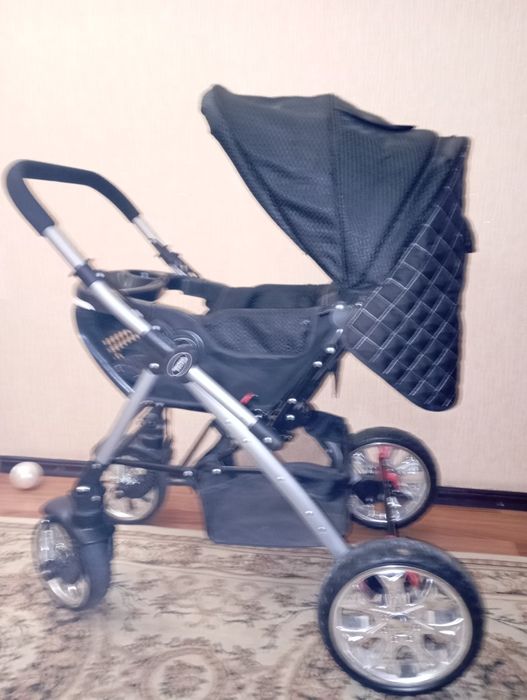 Коляска сотилади