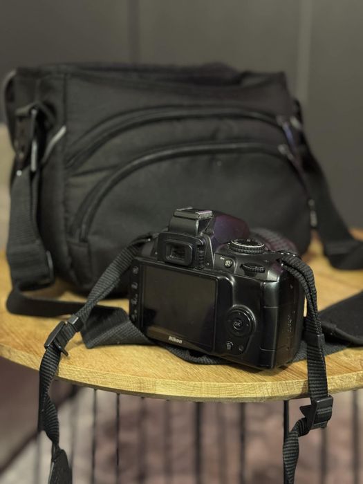 Nikon D3000  cu obiectiv