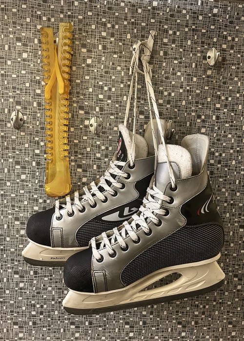 Мужские коньки с ботинками  42 разм