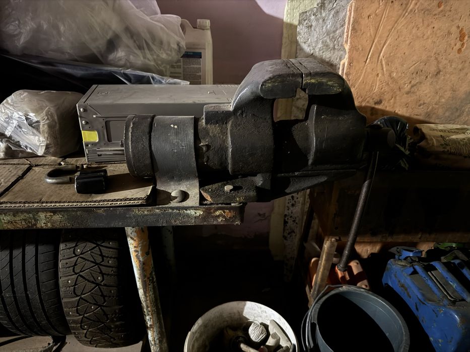 Продам советские тиски