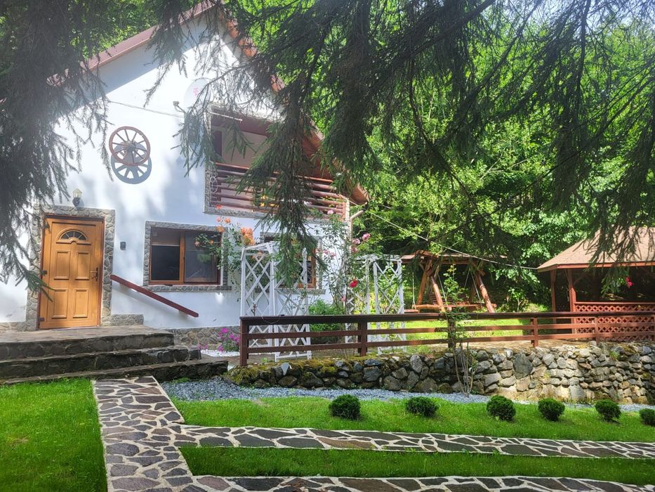 Închiriez cabana în comuna Baisoara, sat Frasinet