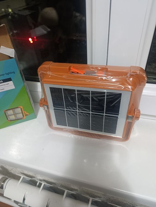 Quyosh panelli projektor fonarlar sotiladi