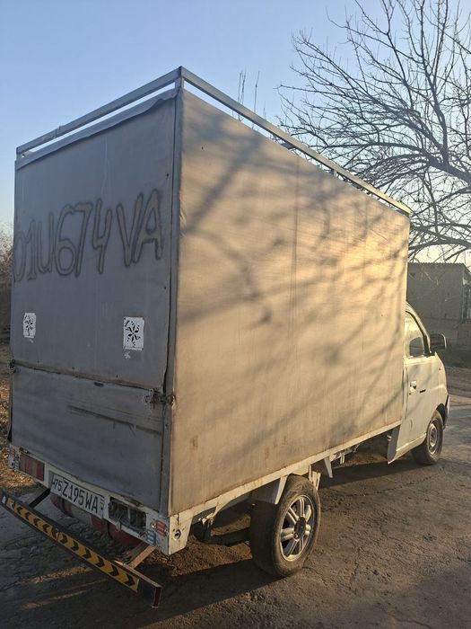 Yuk mashina lifon sotiladi