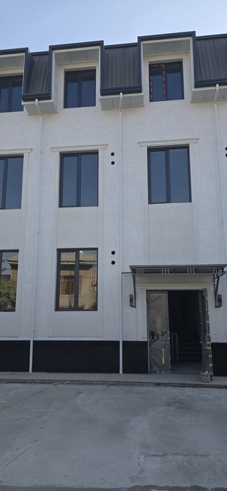 Продаётся 2 комнатная квартира в индивидуальном кирпичном доме.