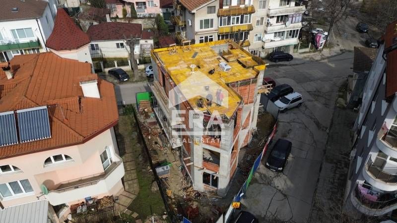 Тристаен, ексклузивен, просторен апартамент за продажба, в новострояща