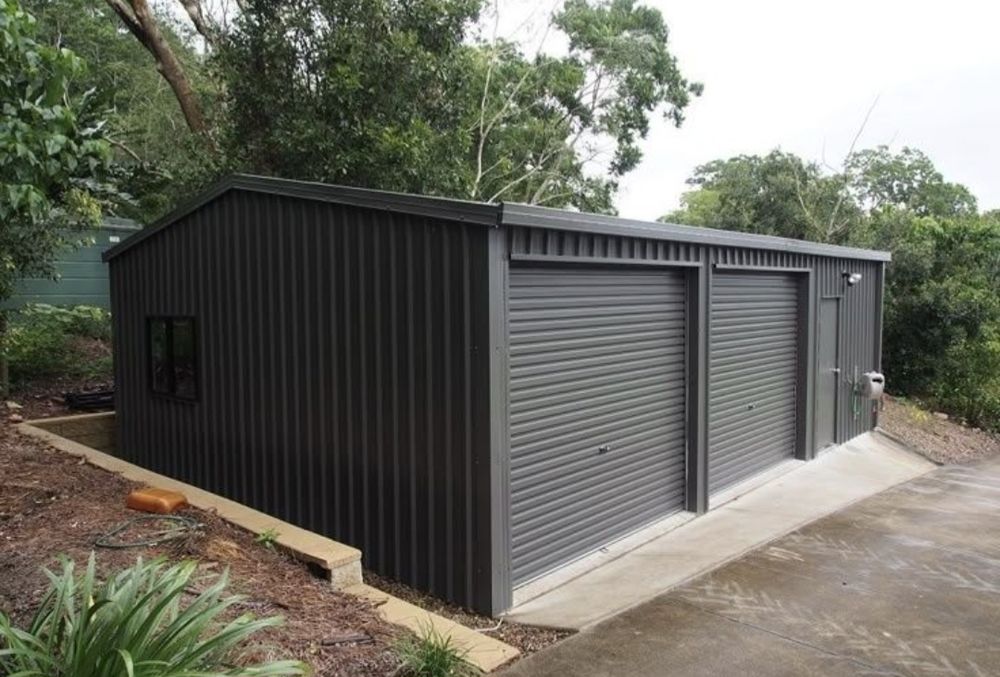 Vând garaje auto pe structura metalica si panou sendwis