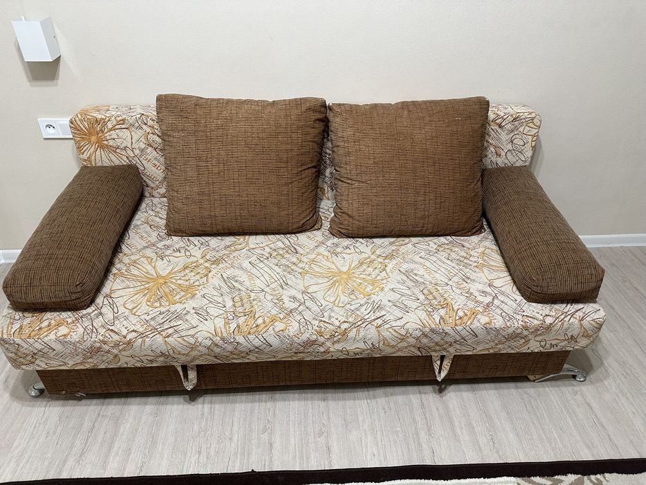 Продам  стол кухонный, диван  раскладной